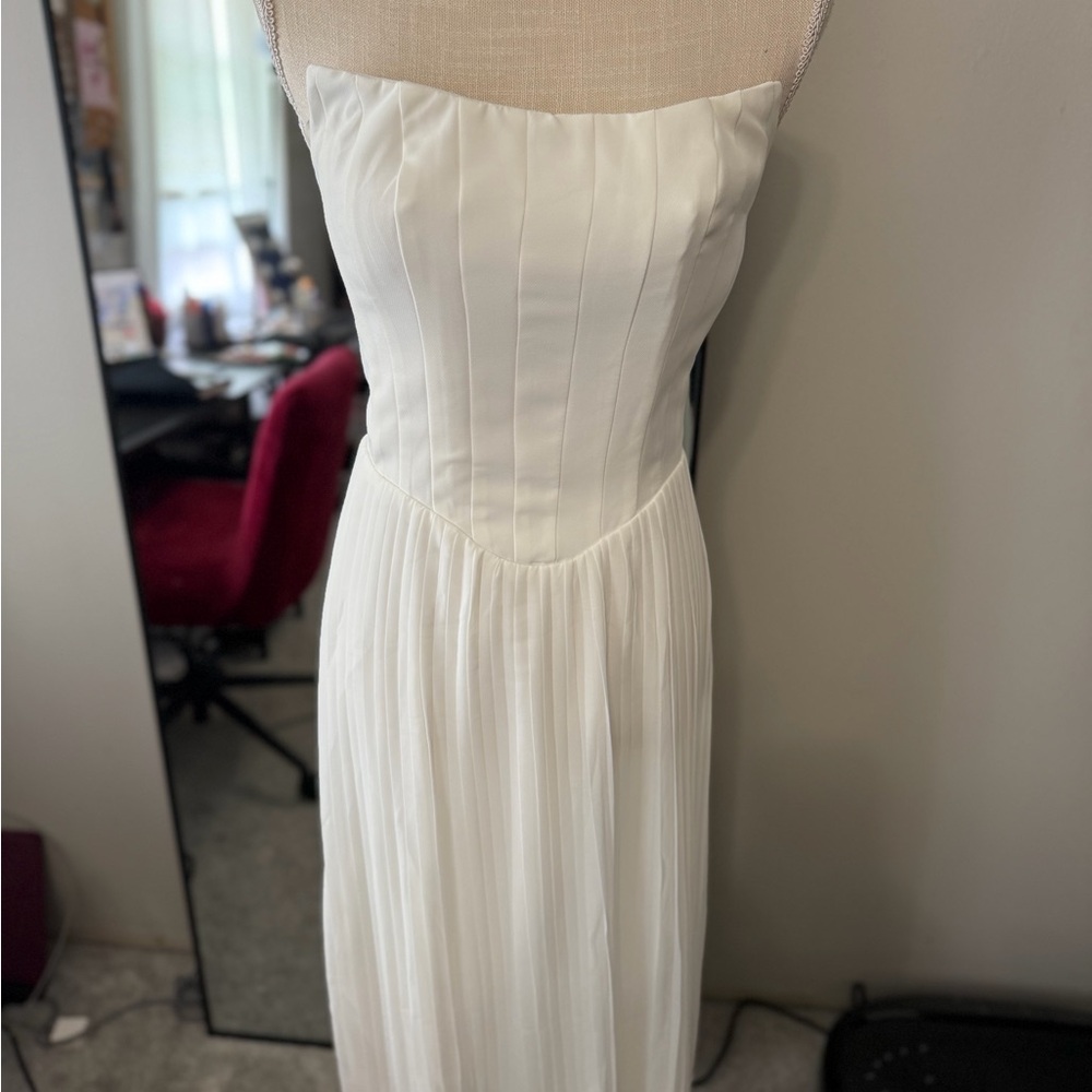 Flowy White Strapless Dress Midi